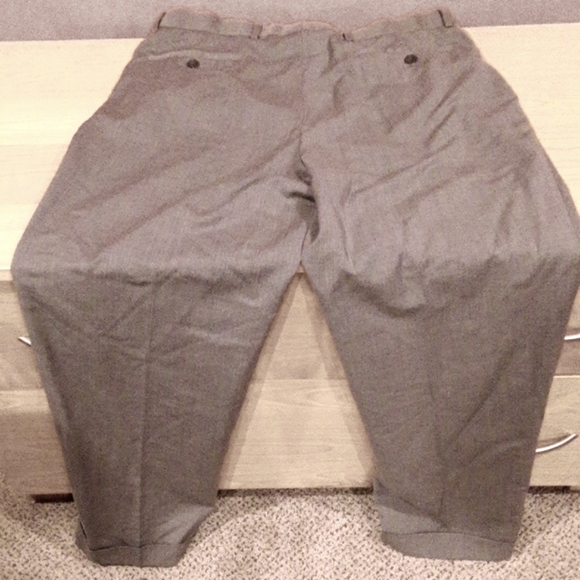 Men's EUC 34x30 gray Braggi by Louis Raphael cuffed dress pants, pleated front - Picture 6 of 7